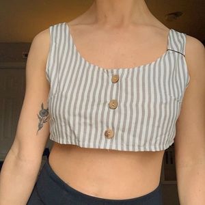 Button crop top